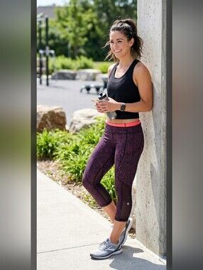 Lululemon Cropped Athletic Leggings Purple Pattern Coral Lining Size Tag Removed